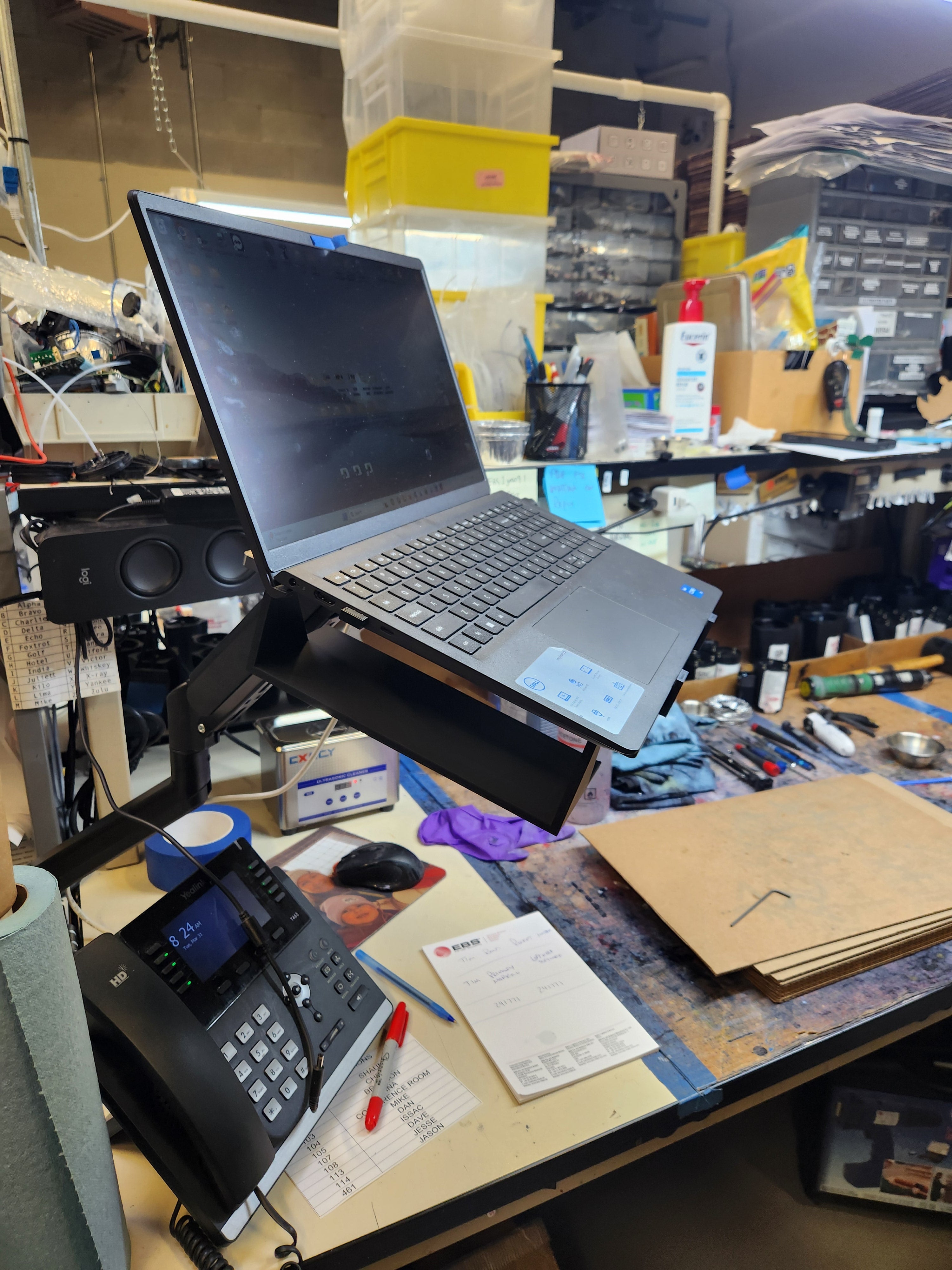 Articulated Laptop Stand with Adjustable Shelves