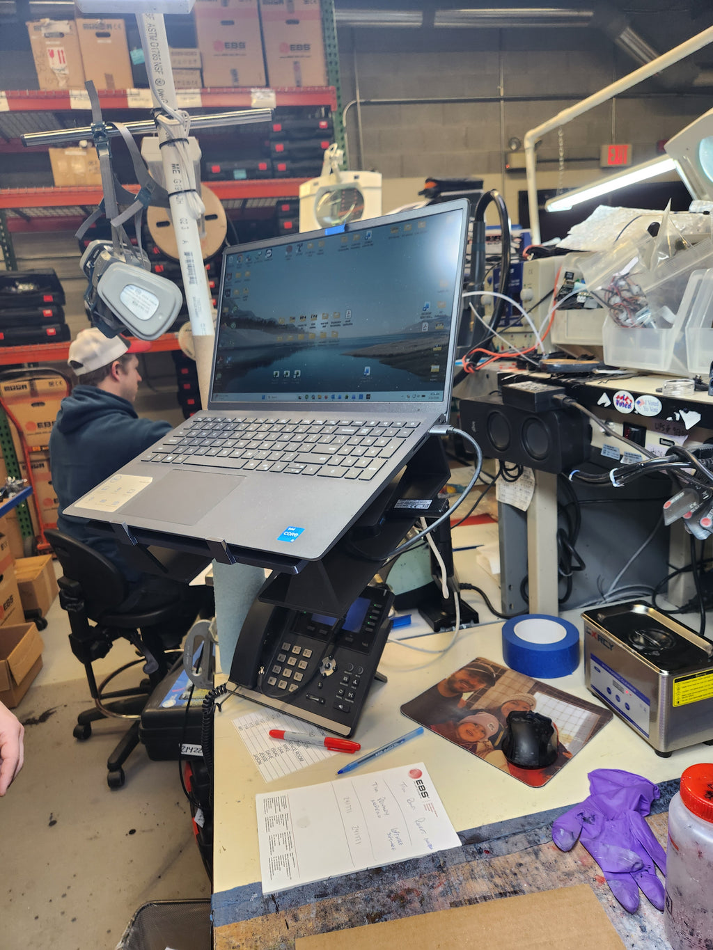 Articulated Laptop Stand with Adjustable Shelves